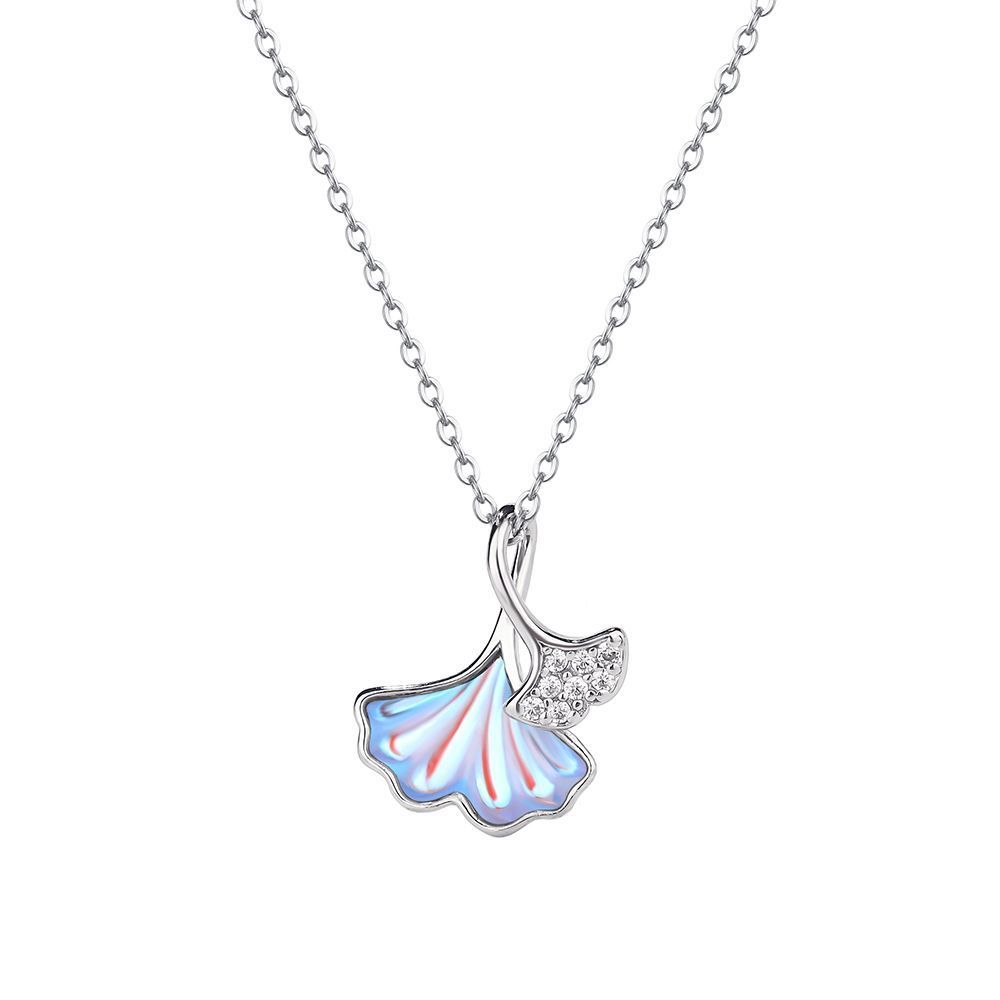 Cadena de clavícula con microincrustaciones de hoja de ginkgo y piedra lunar