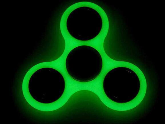 Jouet Fidget Tri-Spinner qui brille dans le noir