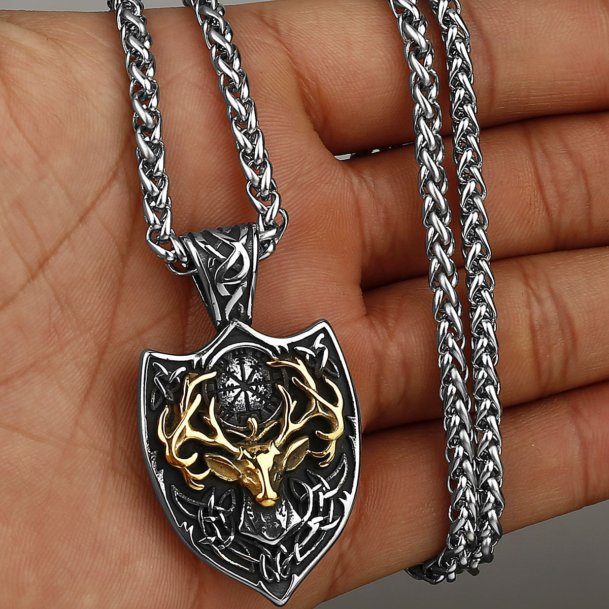 Collier pendentif en acier titane bois dominateur