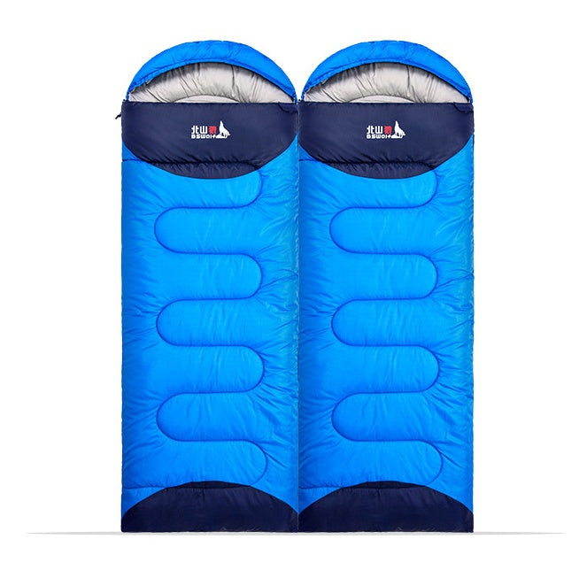 El forro interior se puede unir a un saco de dormir para acampar.
