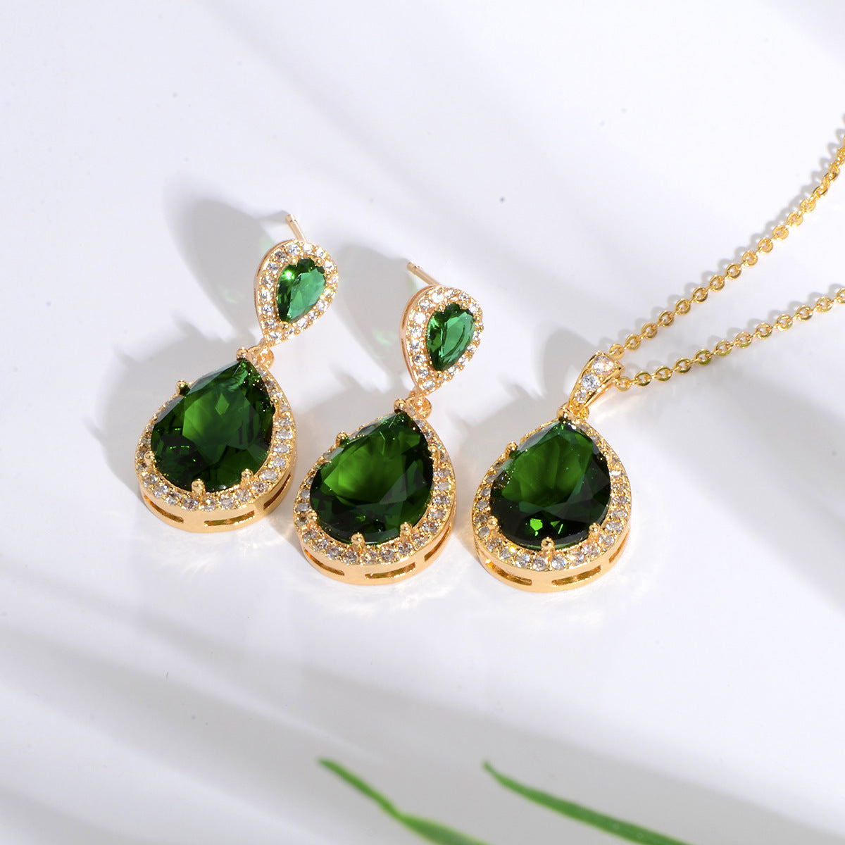 Collar de gotas de agua de circón grande brillante, traje con gotas para los oídos, joyería de boda para novia, Simple y elegante