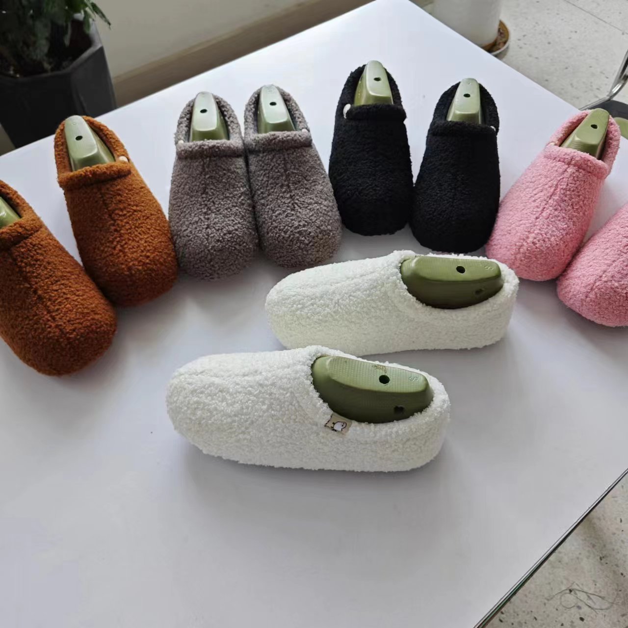Pantoufles à talons hauts en peluche Teddy