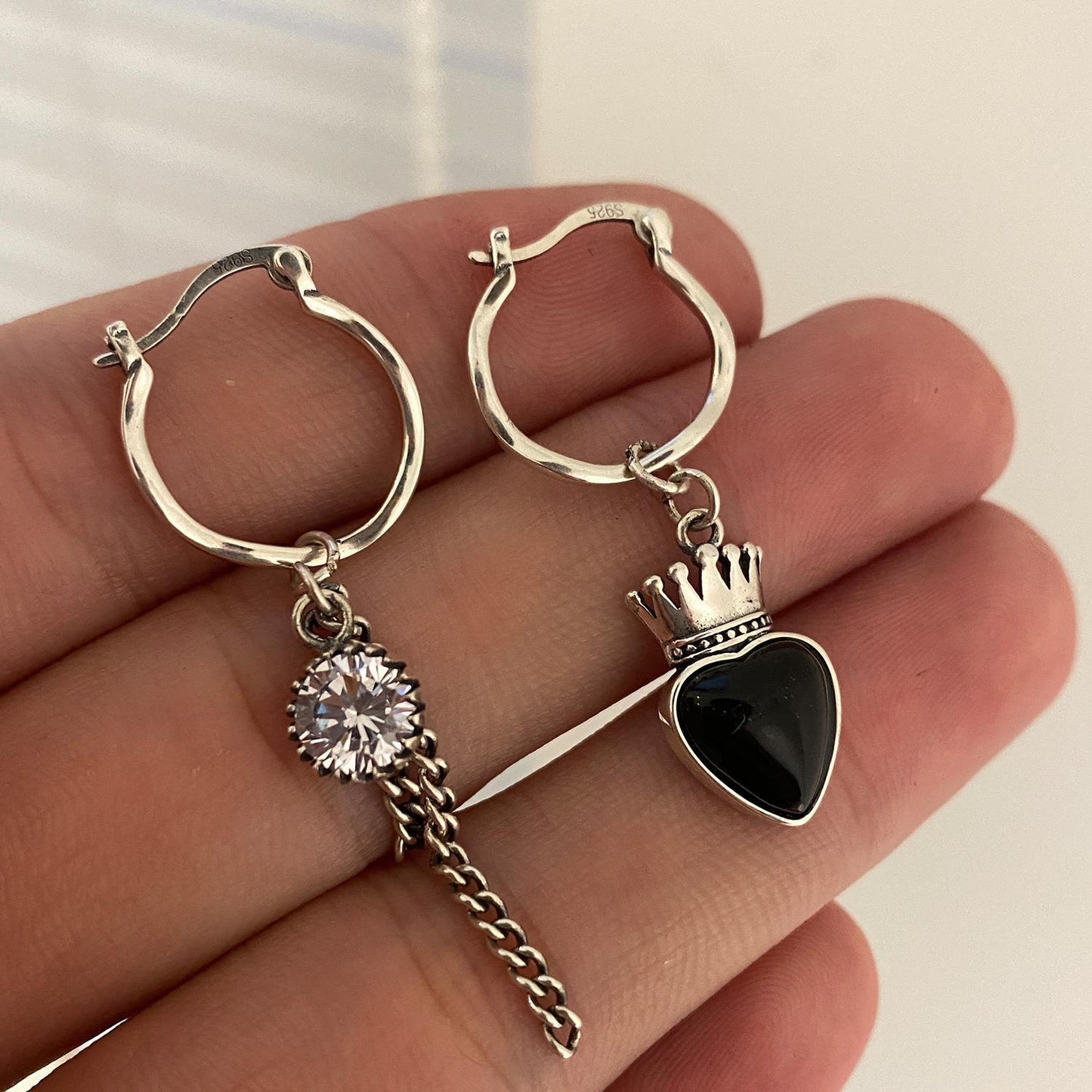 Boucles d'oreilles asymétriques Agate Crown Love pour femmes