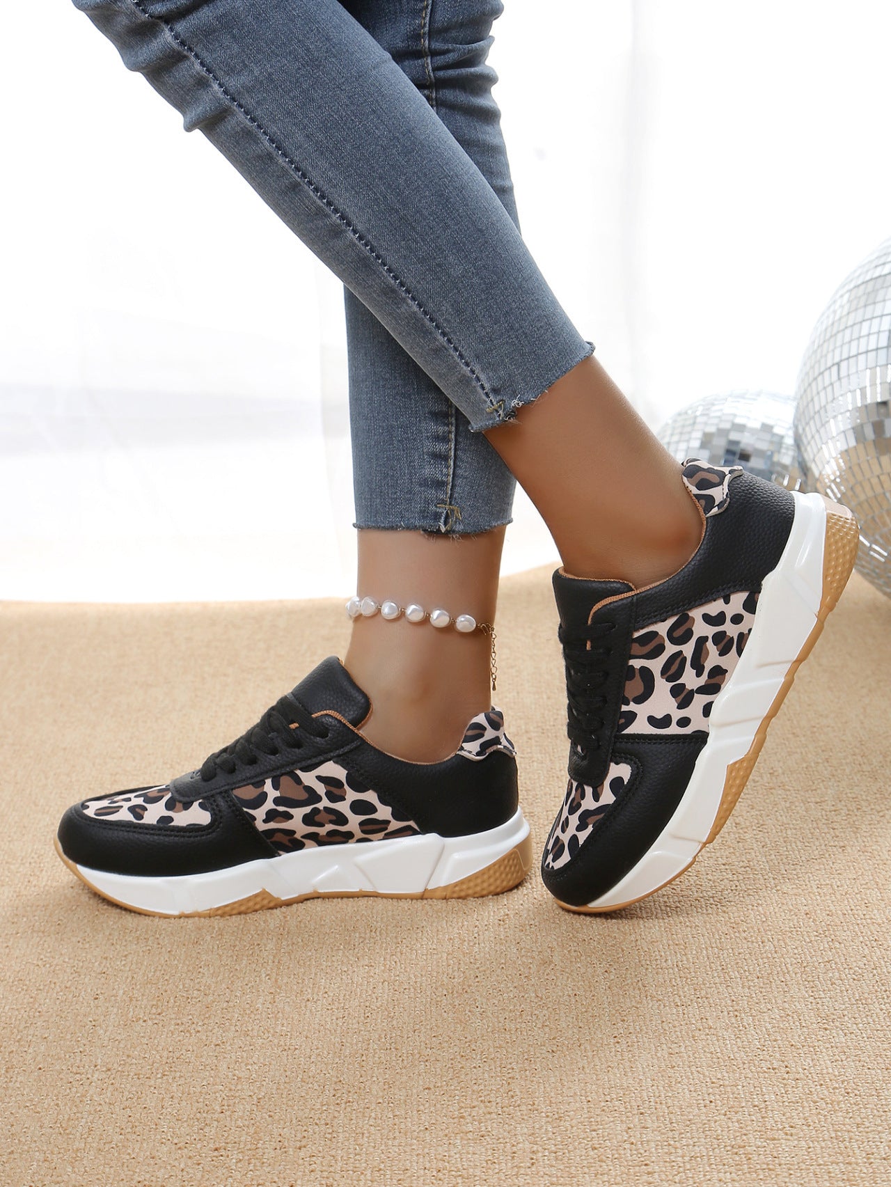 Zapatos deportivos casuales con cordones planos informales con estampado de leopardo