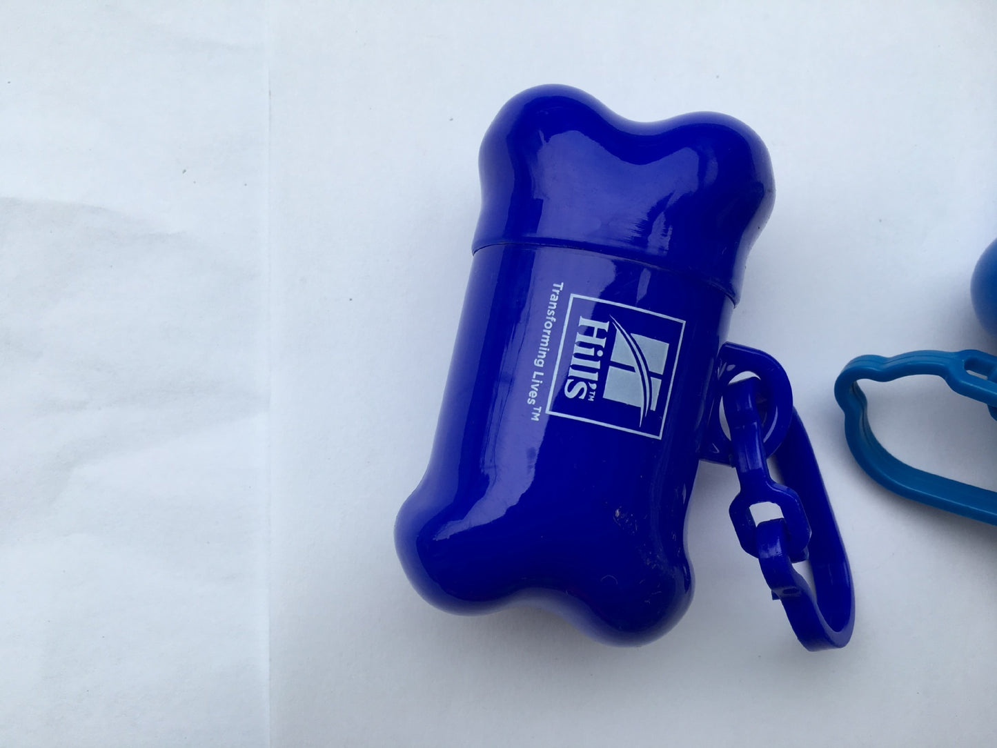 Distributeur de sacs poubelles en forme d'os pour animaux de compagnie