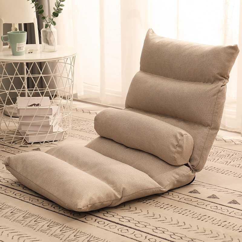 Balcón con sofá perezoso equipado con tatami moderno