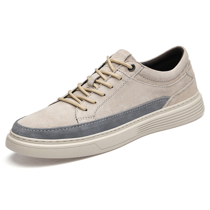Chaussures blanches, baskets basses pour étudiants