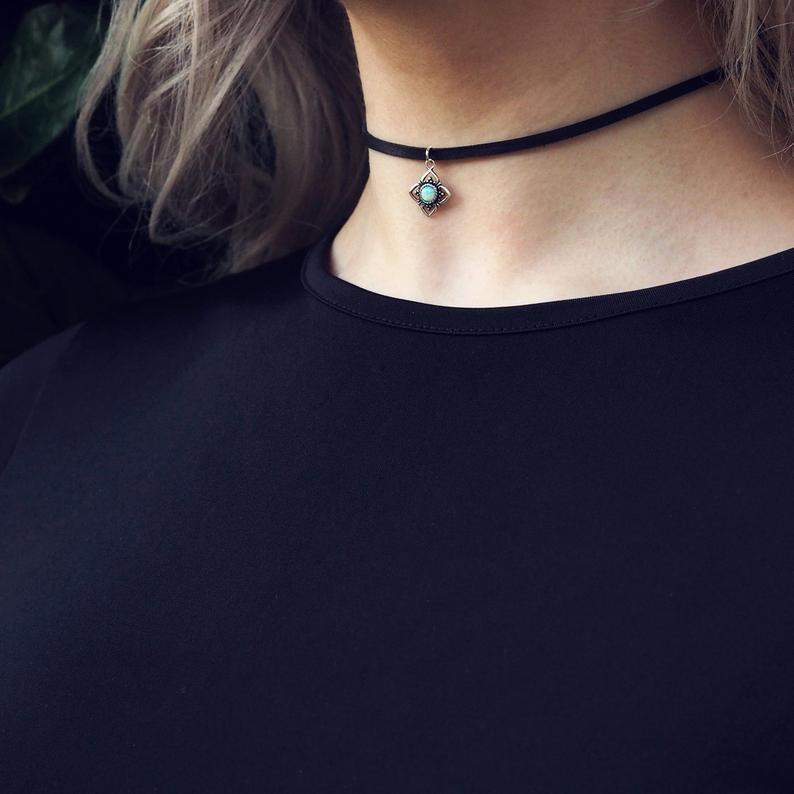 Chaîne de clavicule rétro pour femmes, bande en velours, petit pendentif, collier à la mode