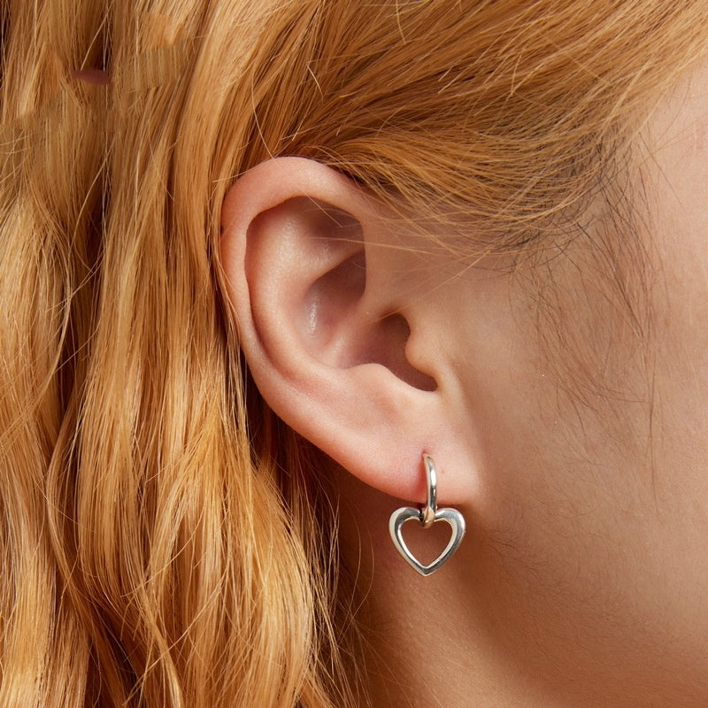 Boucles d'oreilles en forme de coeur en argent S925 à col blanc