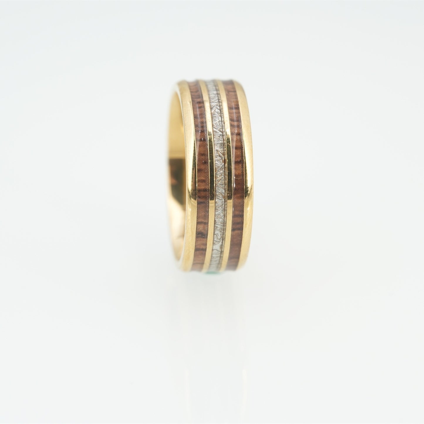Bague en soie glacée incrustée d'acier tungstène délicat