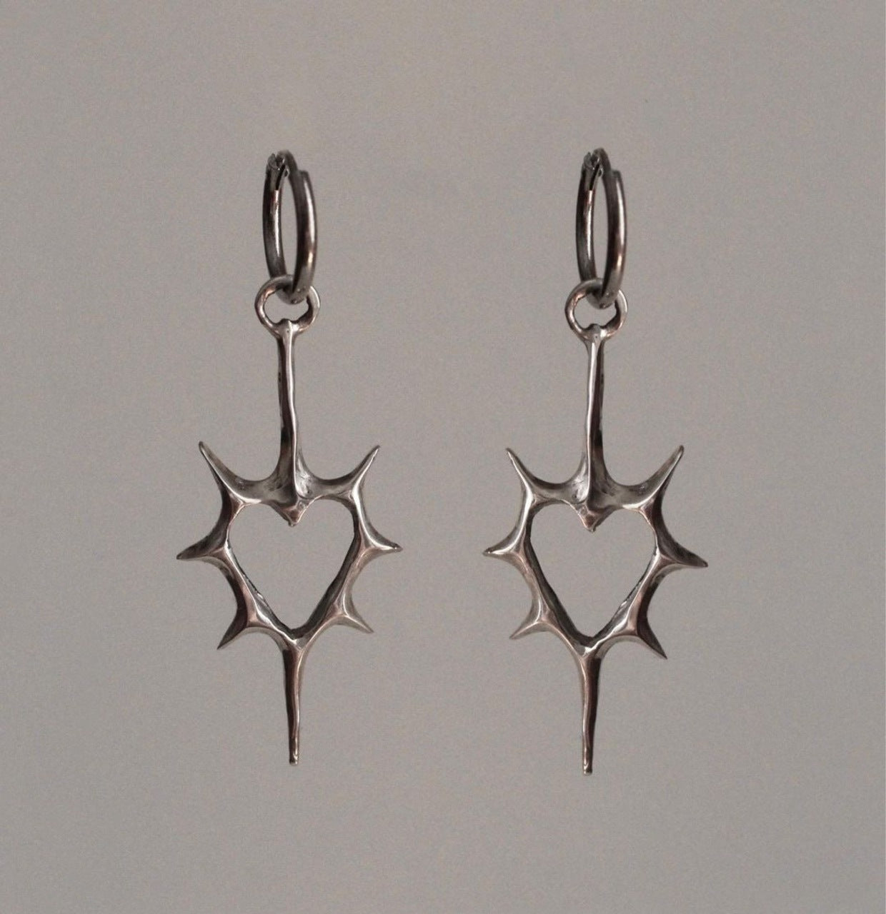 New Special-interest Design Hollow Thorns Peach Heart Earrings