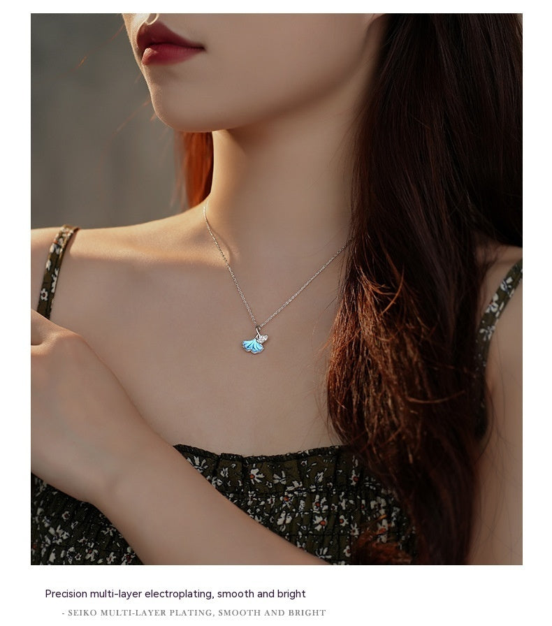 Cadena de clavícula con microincrustaciones de hoja de ginkgo y piedra lunar