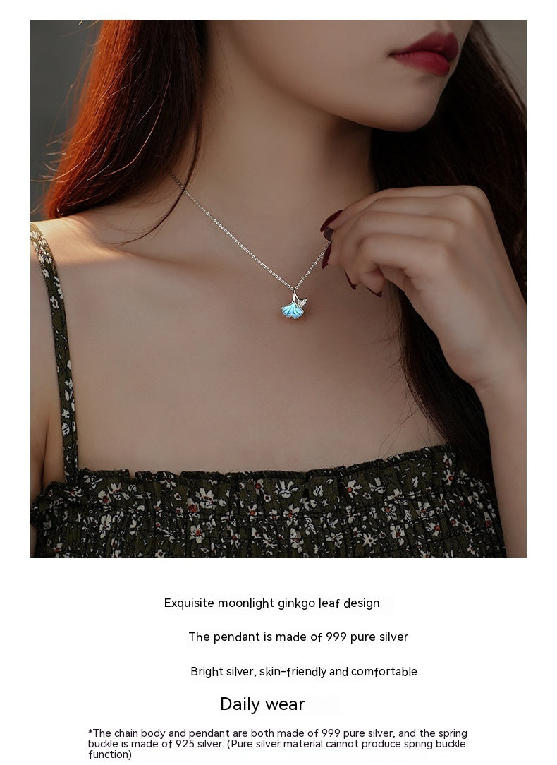 Cadena de clavícula con microincrustaciones de hoja de ginkgo y piedra lunar