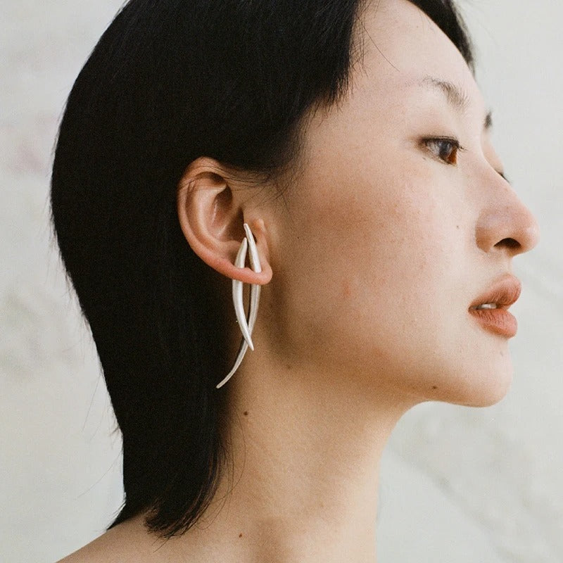 Boucles d'oreilles Sprout incurvées en argent pur 925, Texture mate