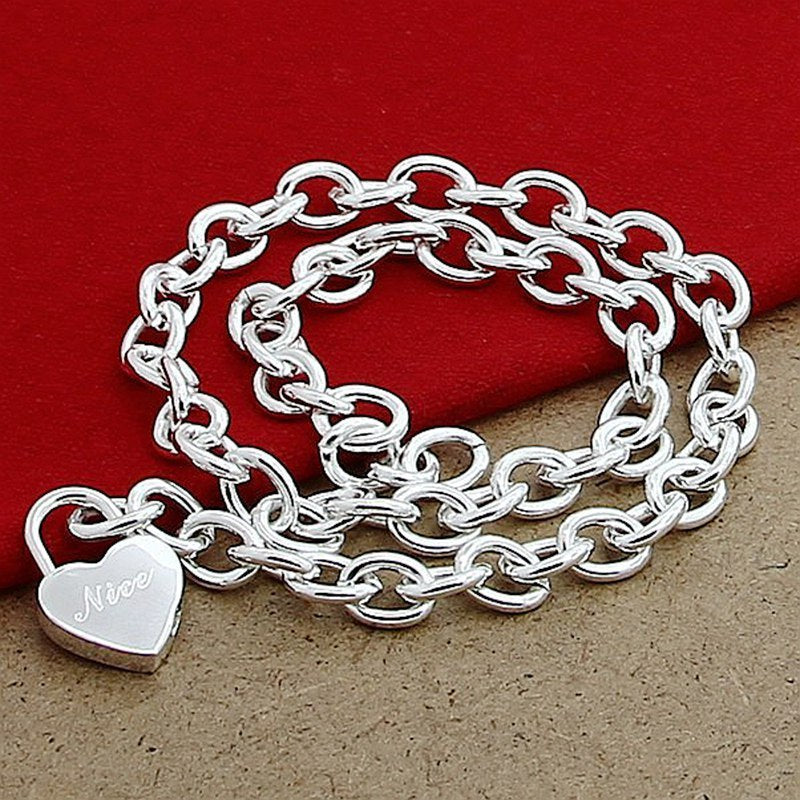 Collier plaqué argent avec fermoir en forme de crevette et serrure en forme de cœur