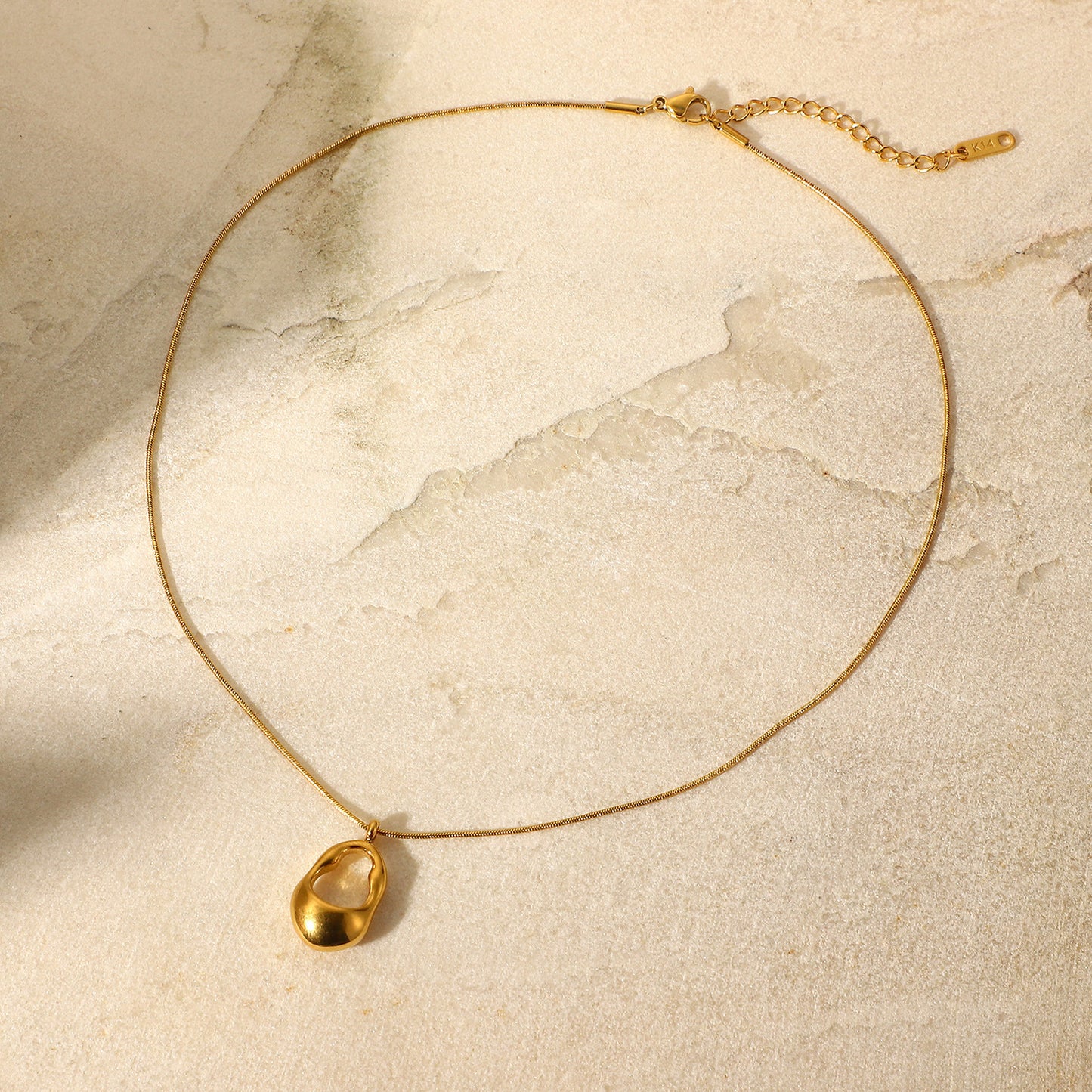 Collier en acier inoxydable, pendentif ovale creux doré, collier à cordes dorées