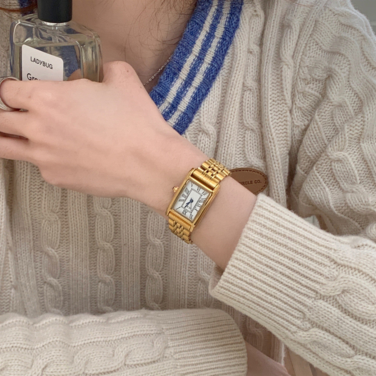 Rétro petite montre dorée ceinture acier femme moyen antique