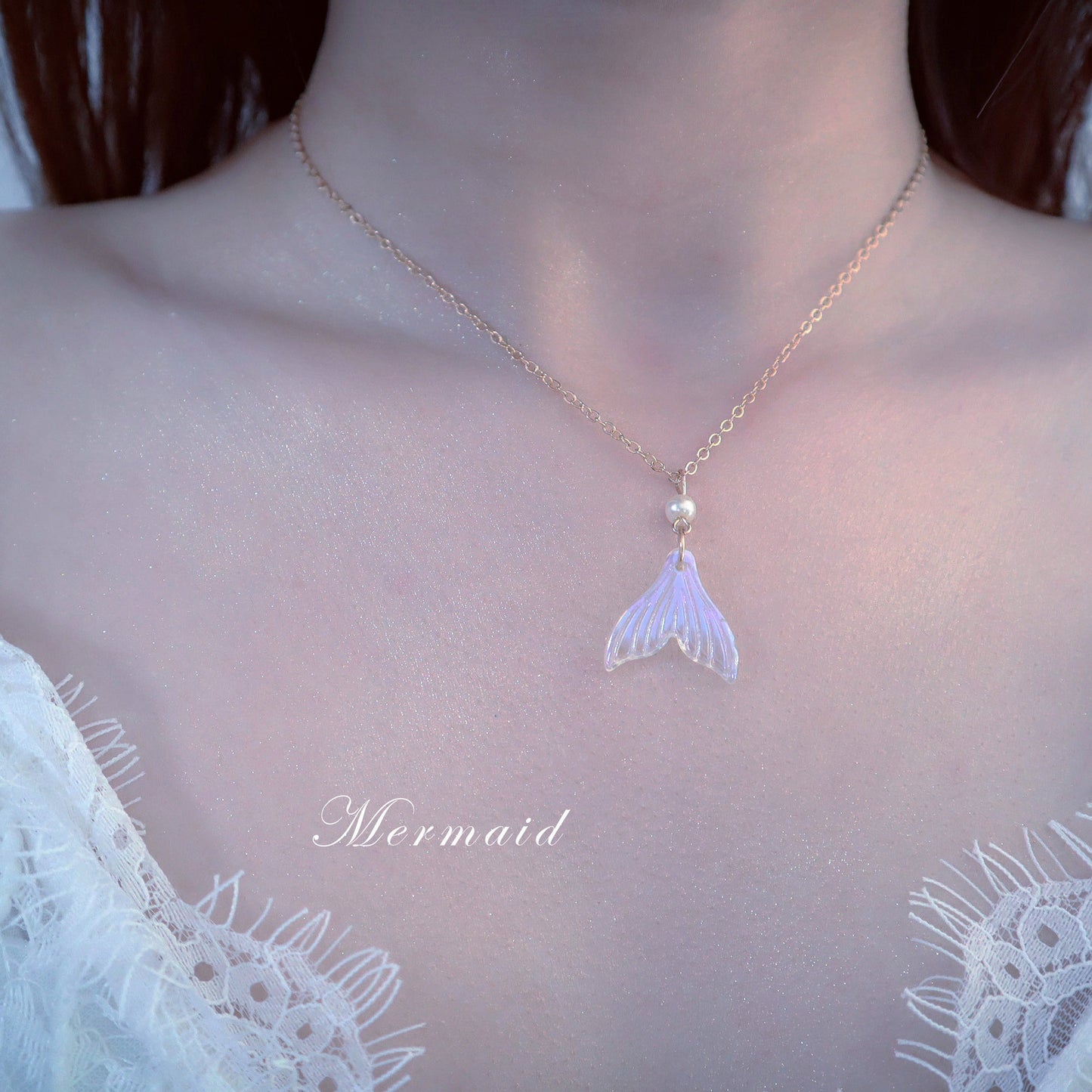 Collar simple con cola de perla y cola de sirena