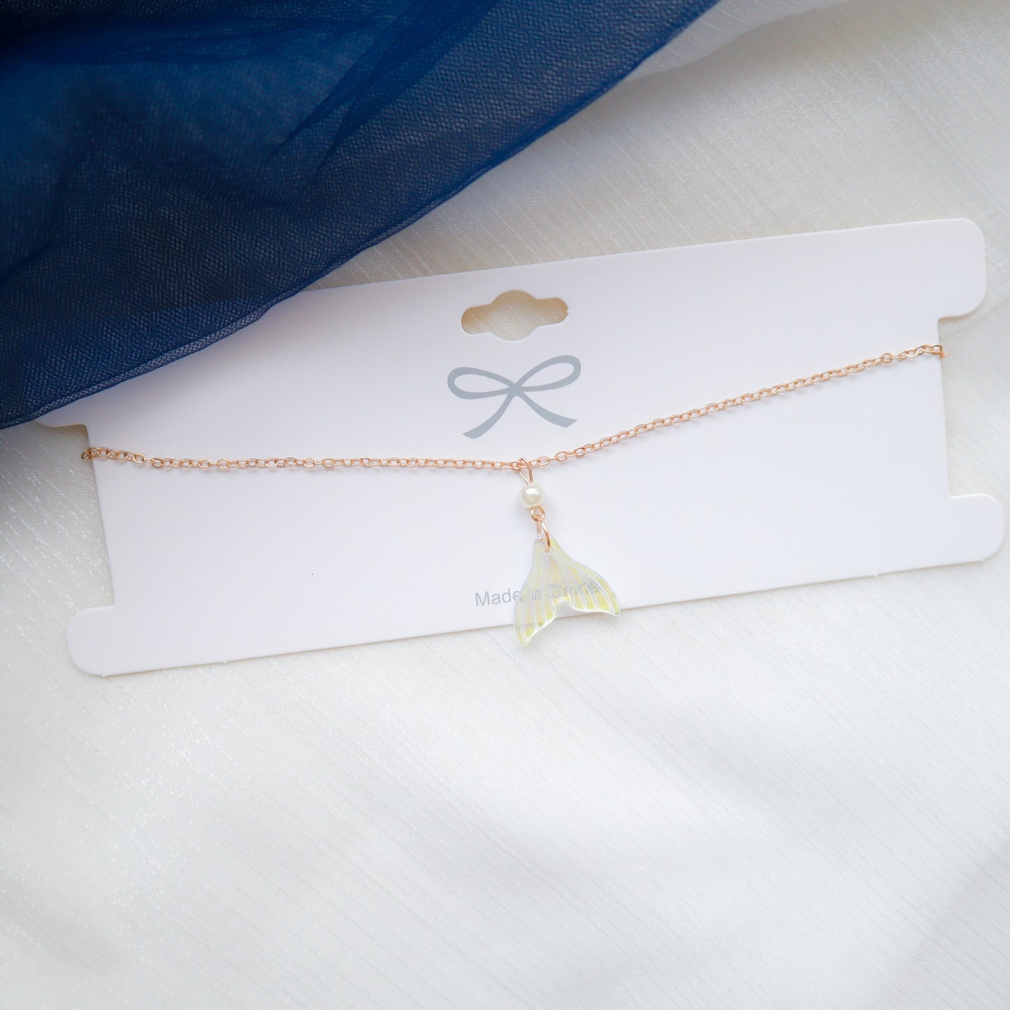 Collar simple con cola de perla y cola de sirena