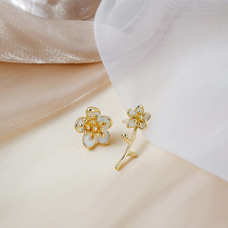 Silver Needle Pure And Beautiful Asymmetric Flower Stud Earrings Narcissus