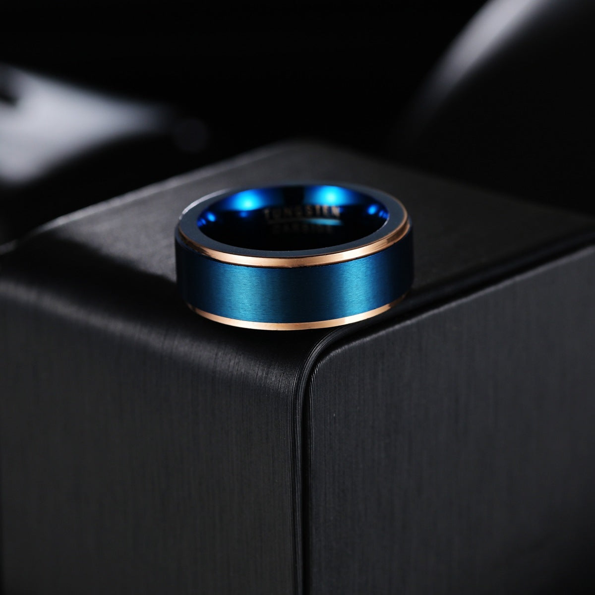 Anillo cepillado de oro de tungsteno bicolor con galvanoplastia para hombre