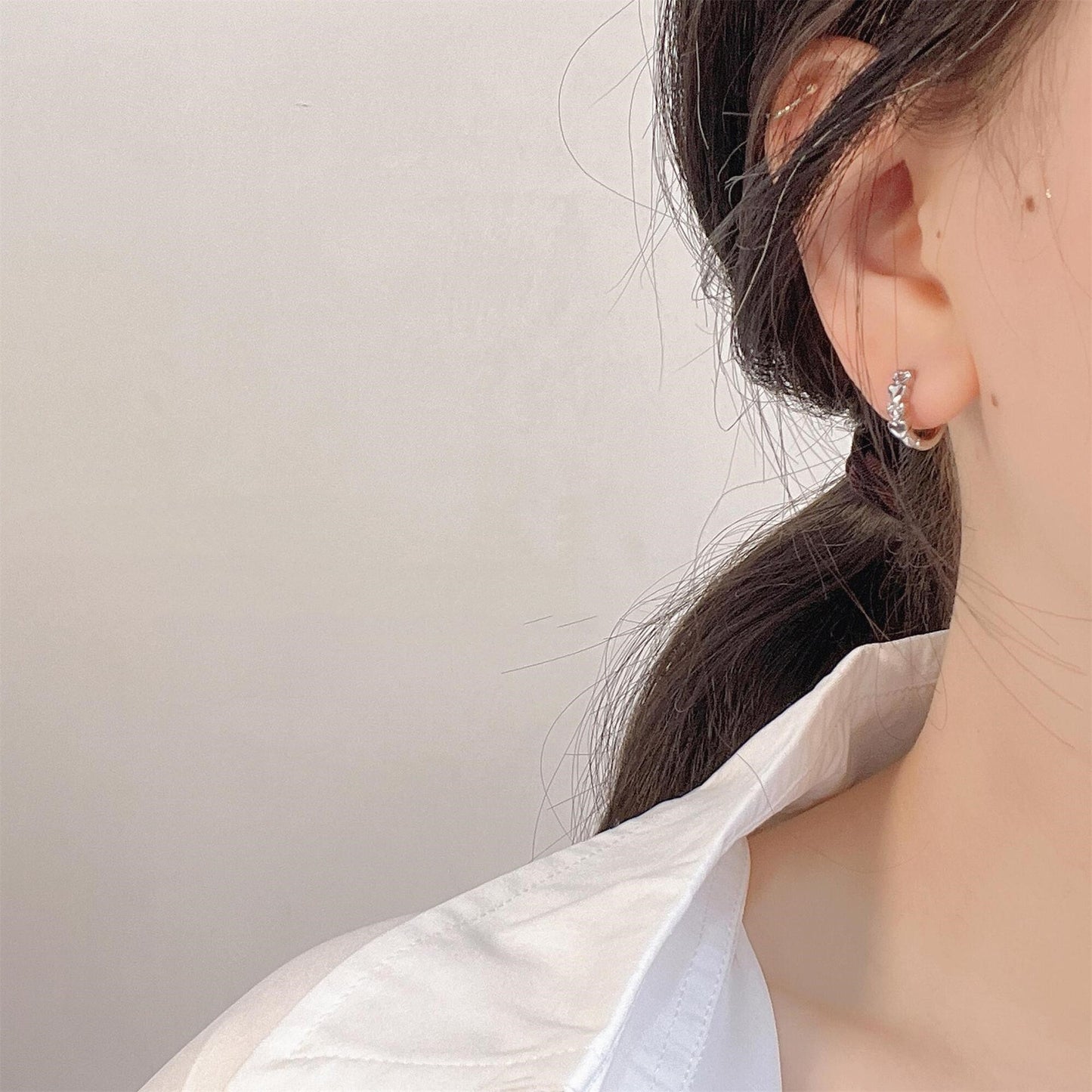 Clip de oreja de circonita con corazón amoroso para mujer