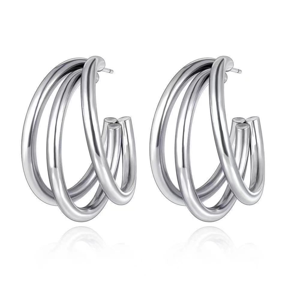 Boucles d'oreilles N multicouches en acier titane