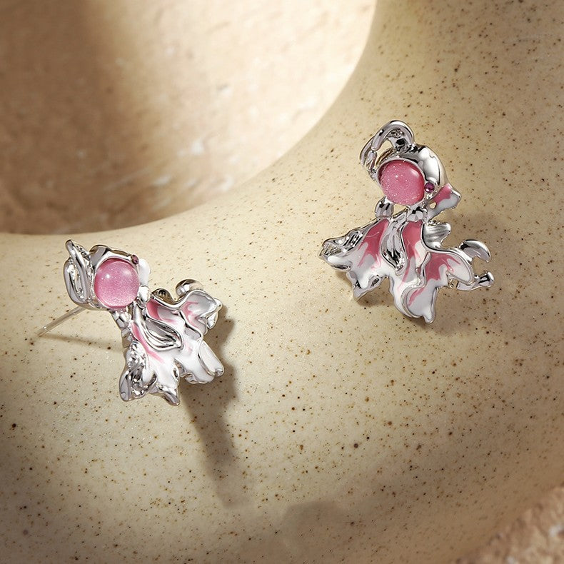 Boucles d'oreilles poisson rouge plissées de haute qualité