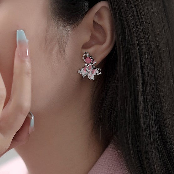 Boucles d'oreilles poisson rouge plissées de haute qualité