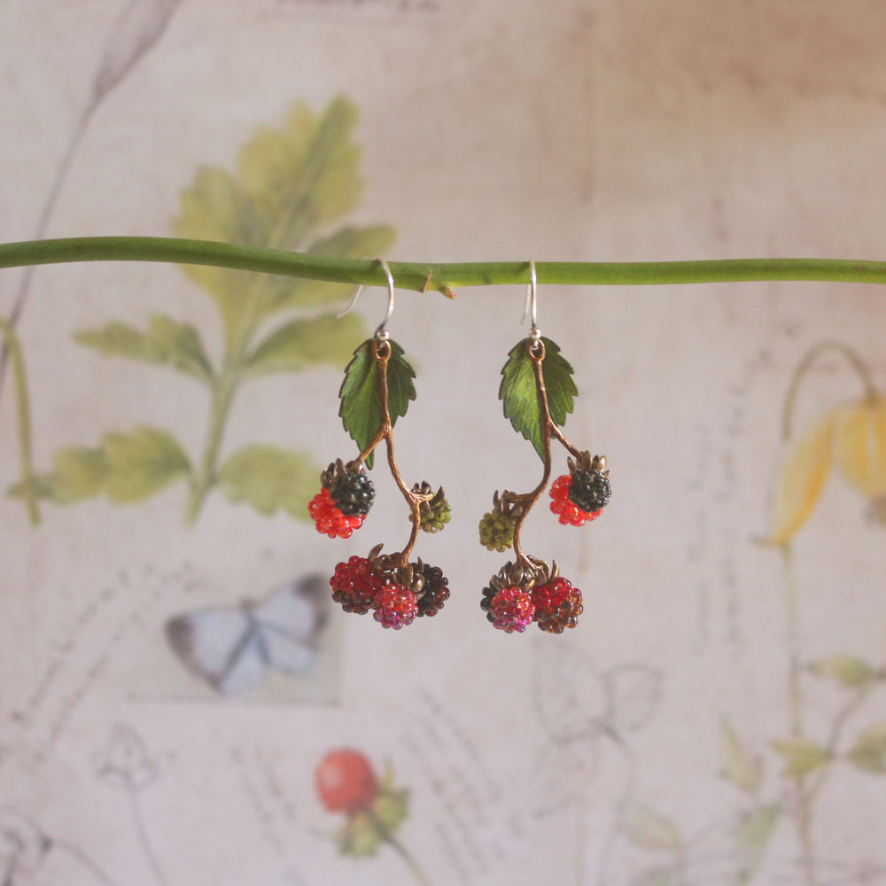 boucles d’oreilles framboise perlées vintage faites à la main