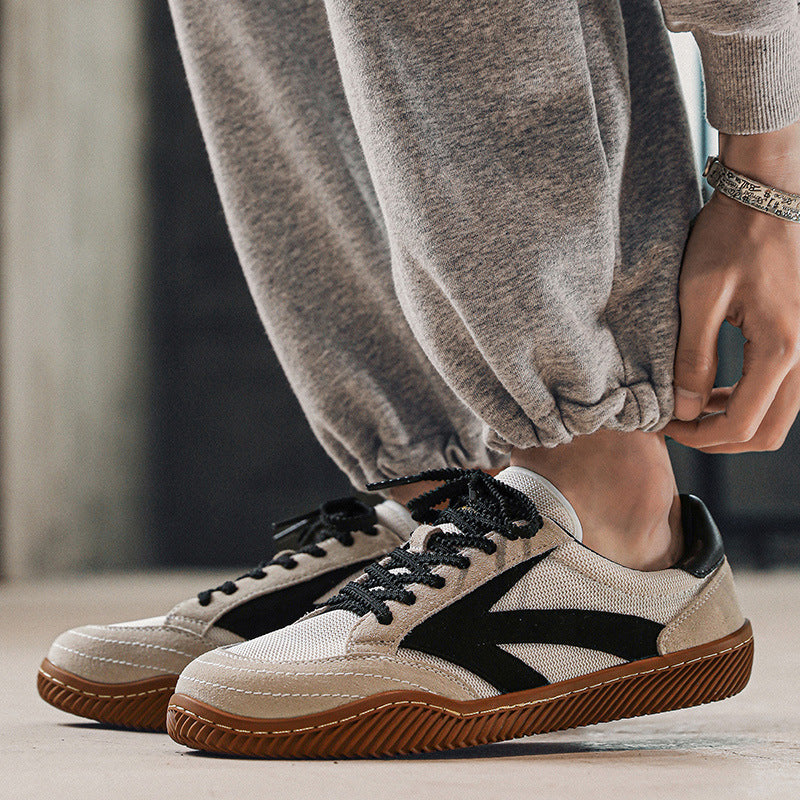 Zapatos de hombre de moda con superficie de malla ligera y todo a juego