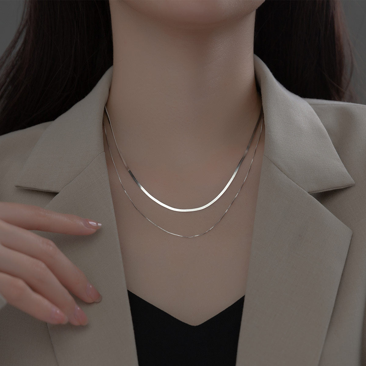 Collar de doble capa con cadena de huesos de serpiente