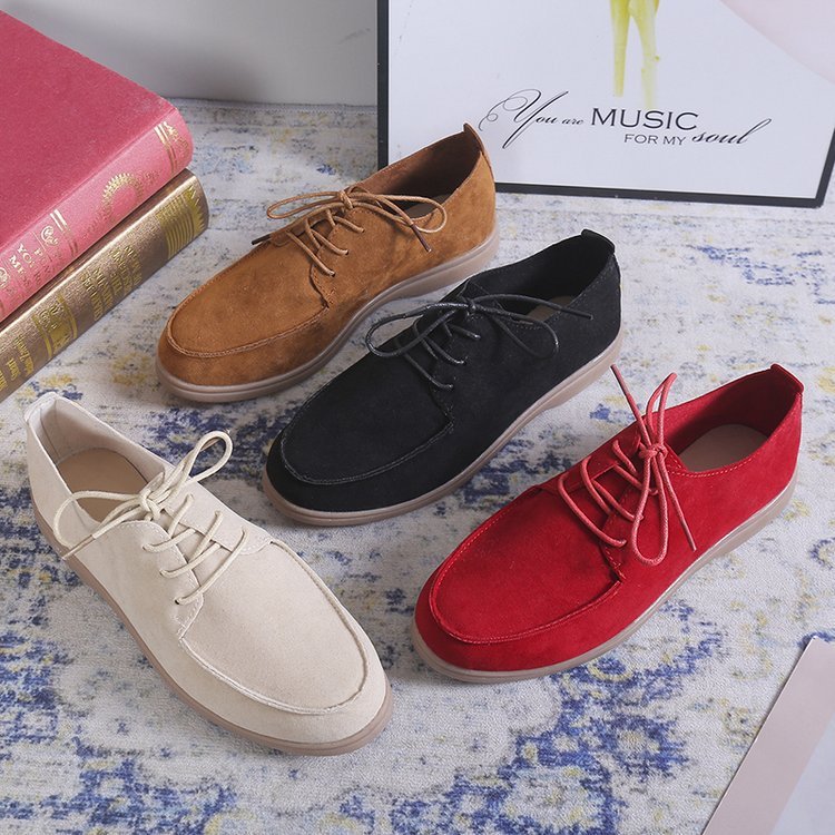 Petites chaussures en cuir rétro décontractées à fond plat à enfiler