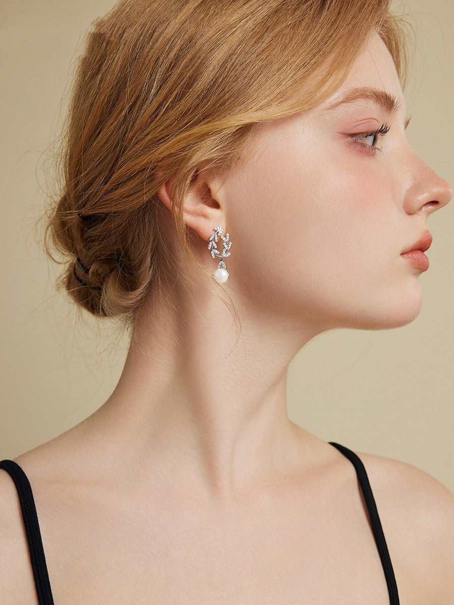 Boucles d'oreilles en perles de feuilles d'aiguille en argent à la mode
