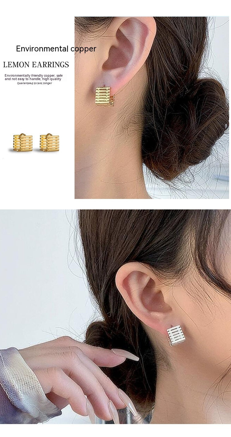 Boucles d'oreilles creuses à géométrie carrée pour femmes, conception d'intérêt particulier
