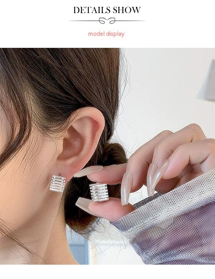 Boucles d'oreilles creuses à géométrie carrée pour femmes, conception d'intérêt particulier