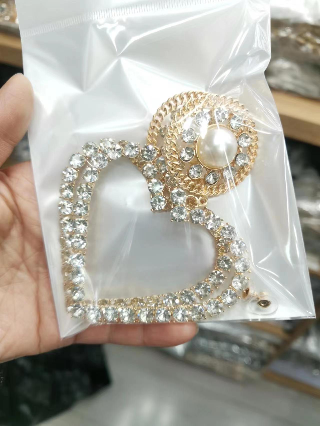 Boucles d'oreilles européennes et américaines en diamant, cœur de pêche, perle en strass