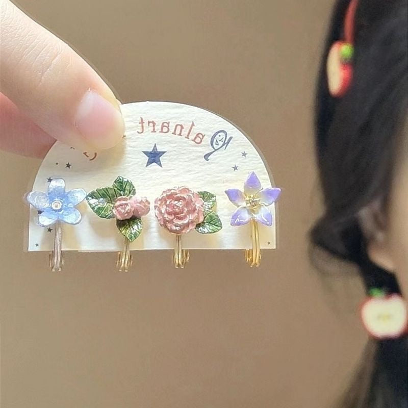 Ensemble de quatre petits clips d'oreilles à fleurs super douces, conception de niche