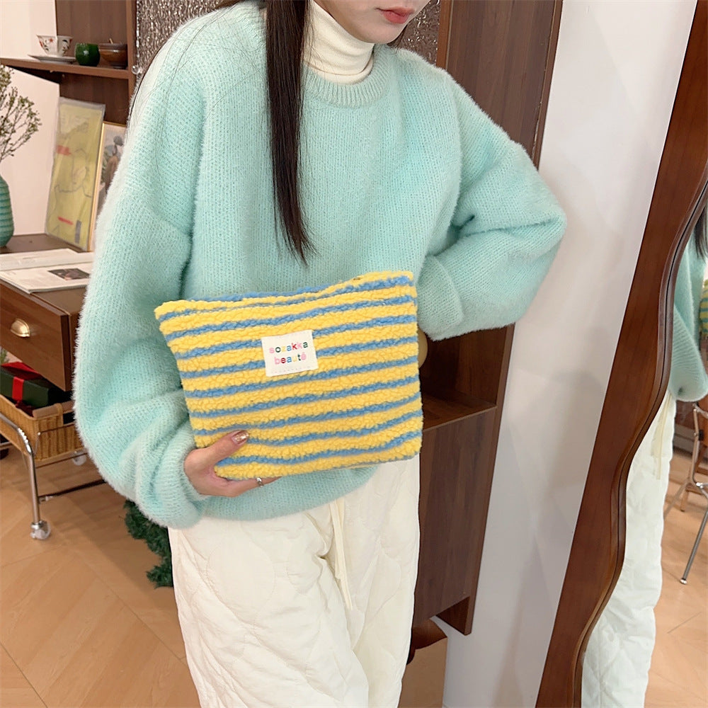 Sac de rangement de cosmétiques de soins de la peau de voyage de grande capacité à pois de couleur peluche d'hiver