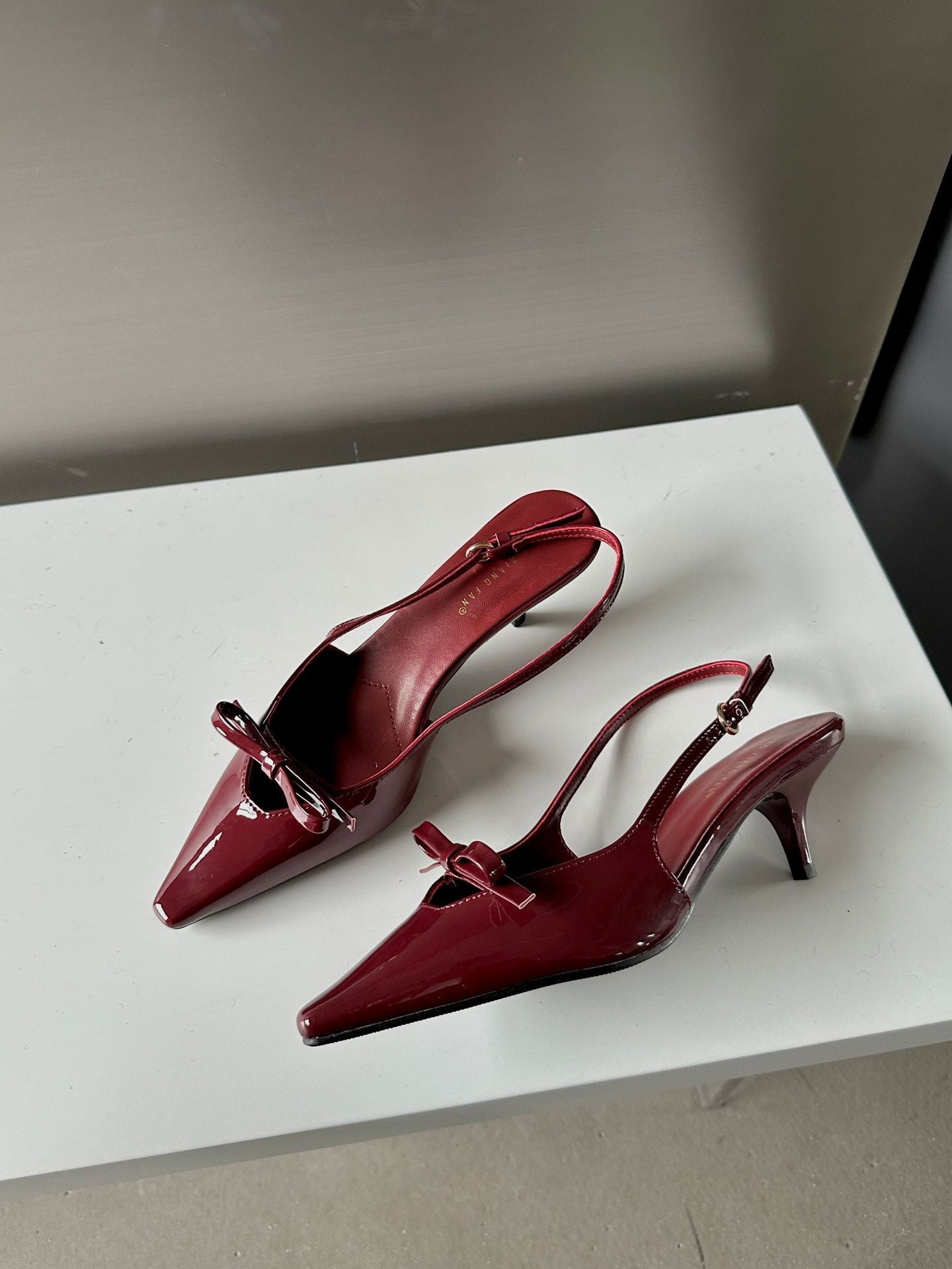 Sandales d'été à talons hauts et bout fermé