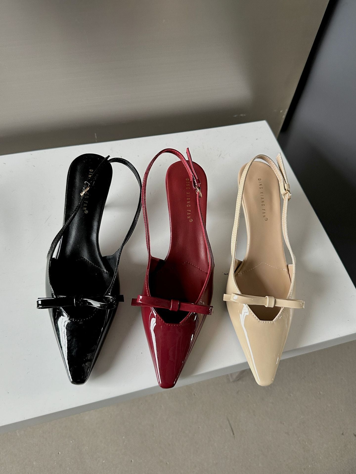 Sandales d'été à talons hauts et bout fermé