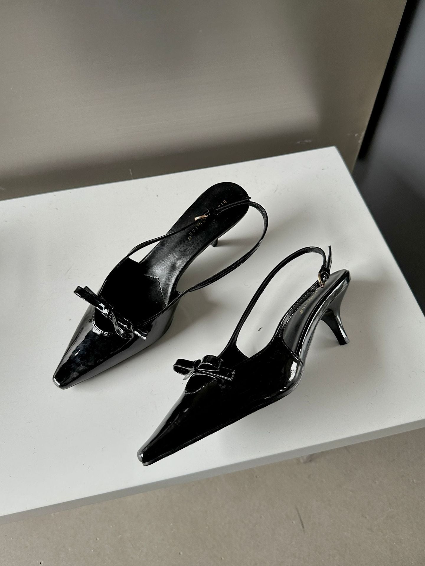 Sandales d'été à talons hauts et bout fermé