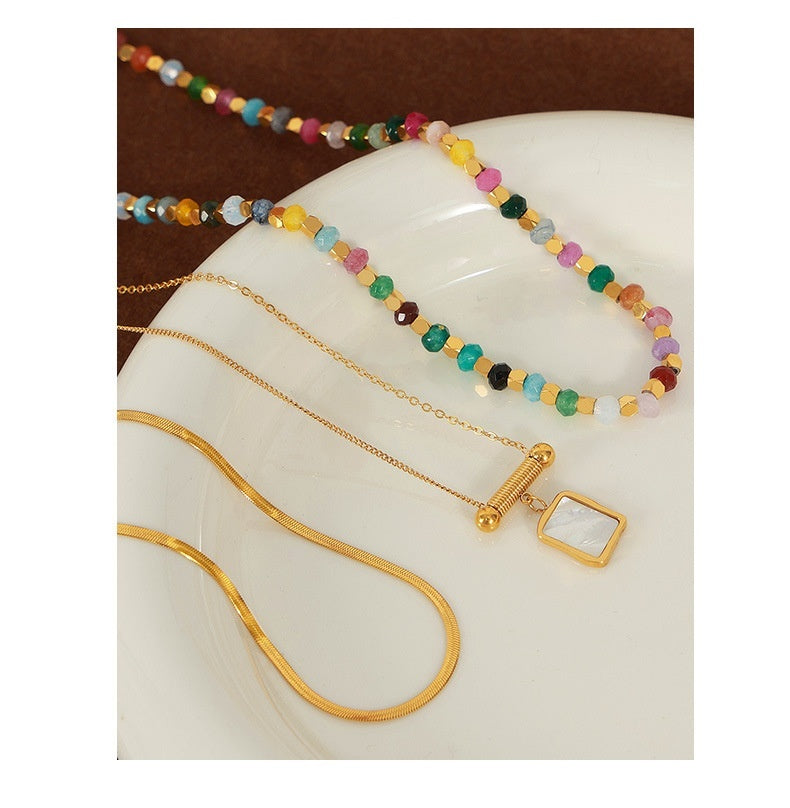 Collar chapado en oro de acero de titanio con colgante de fritillary cuadrado geométrico elegante