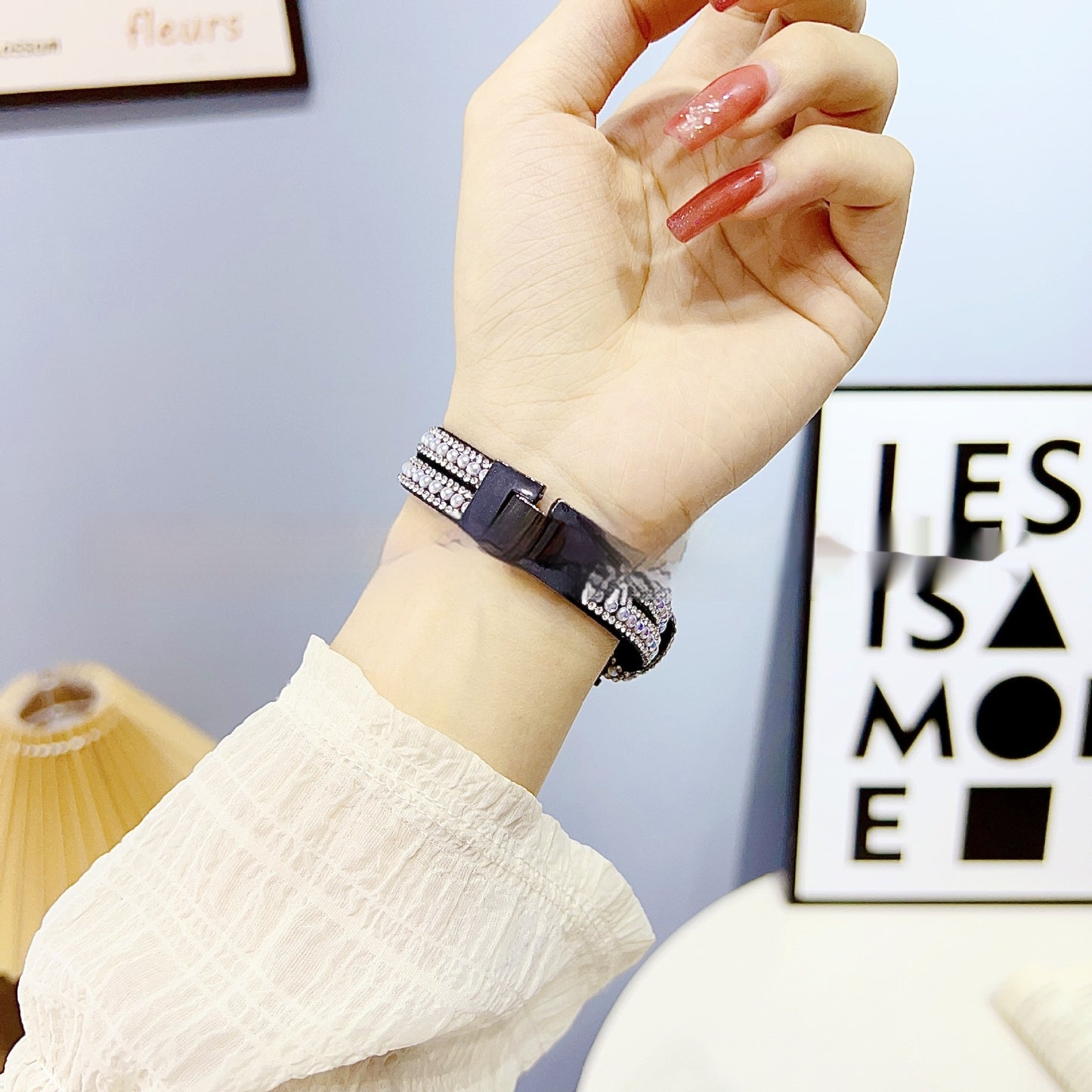 Bracelet en métal avec chaîne de perles et petite taille