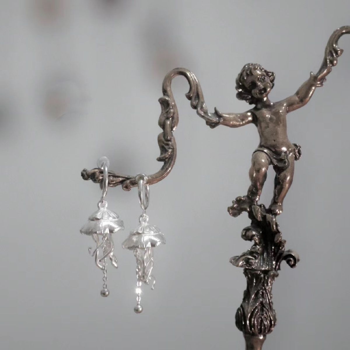 Pendientes con borlas de medusa Clip para oreja no perforante