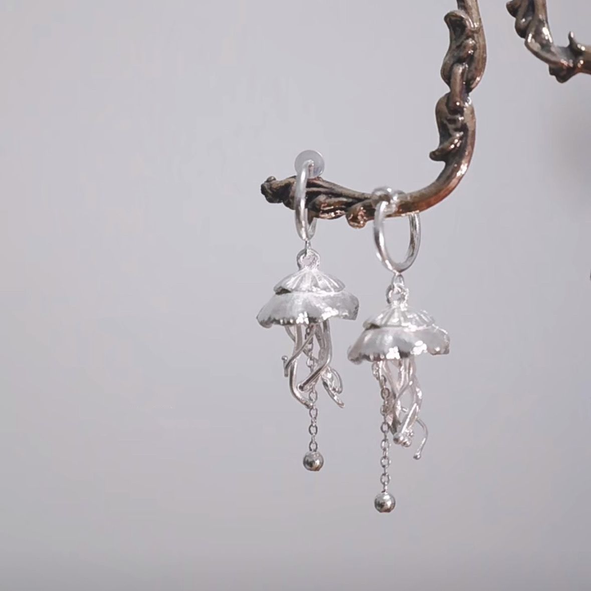 Pendientes con borlas de medusa Clip para oreja no perforante