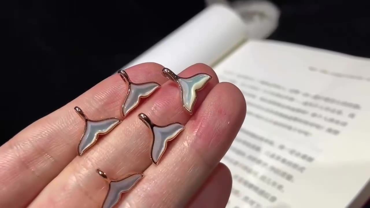 Lámpara colgante de cola de pez de concha blanca con incrustaciones de lujo y nicho