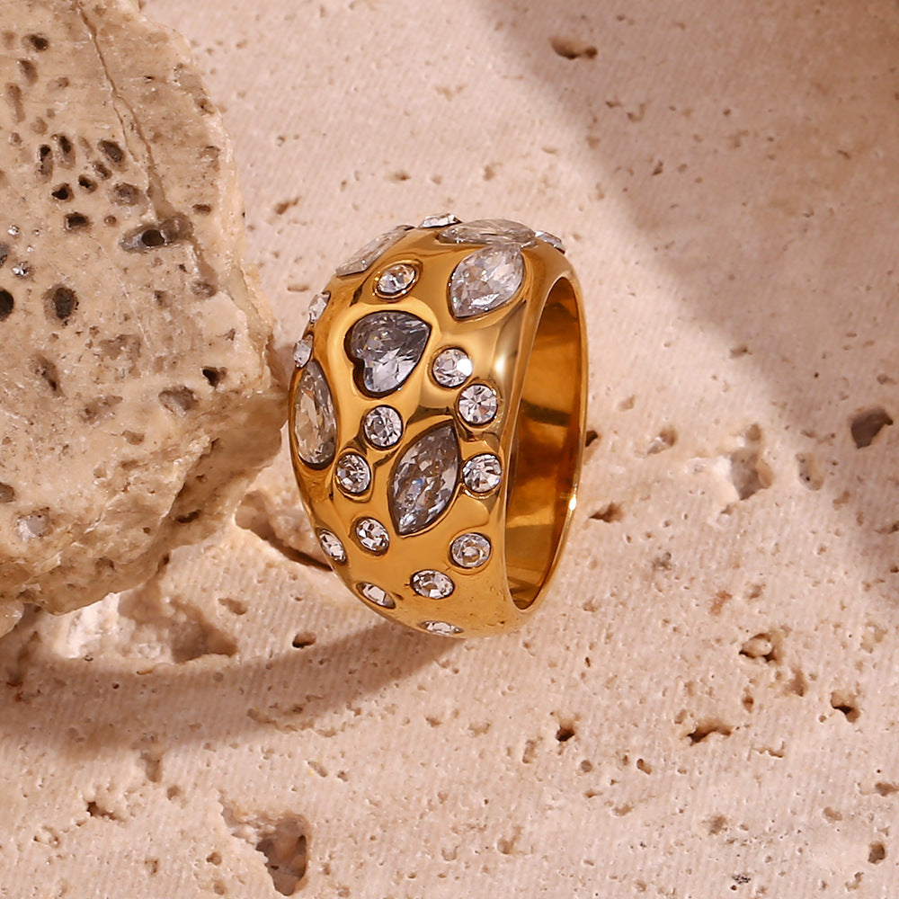 Anillo de cúpula de circón con corazón amoroso para mujer