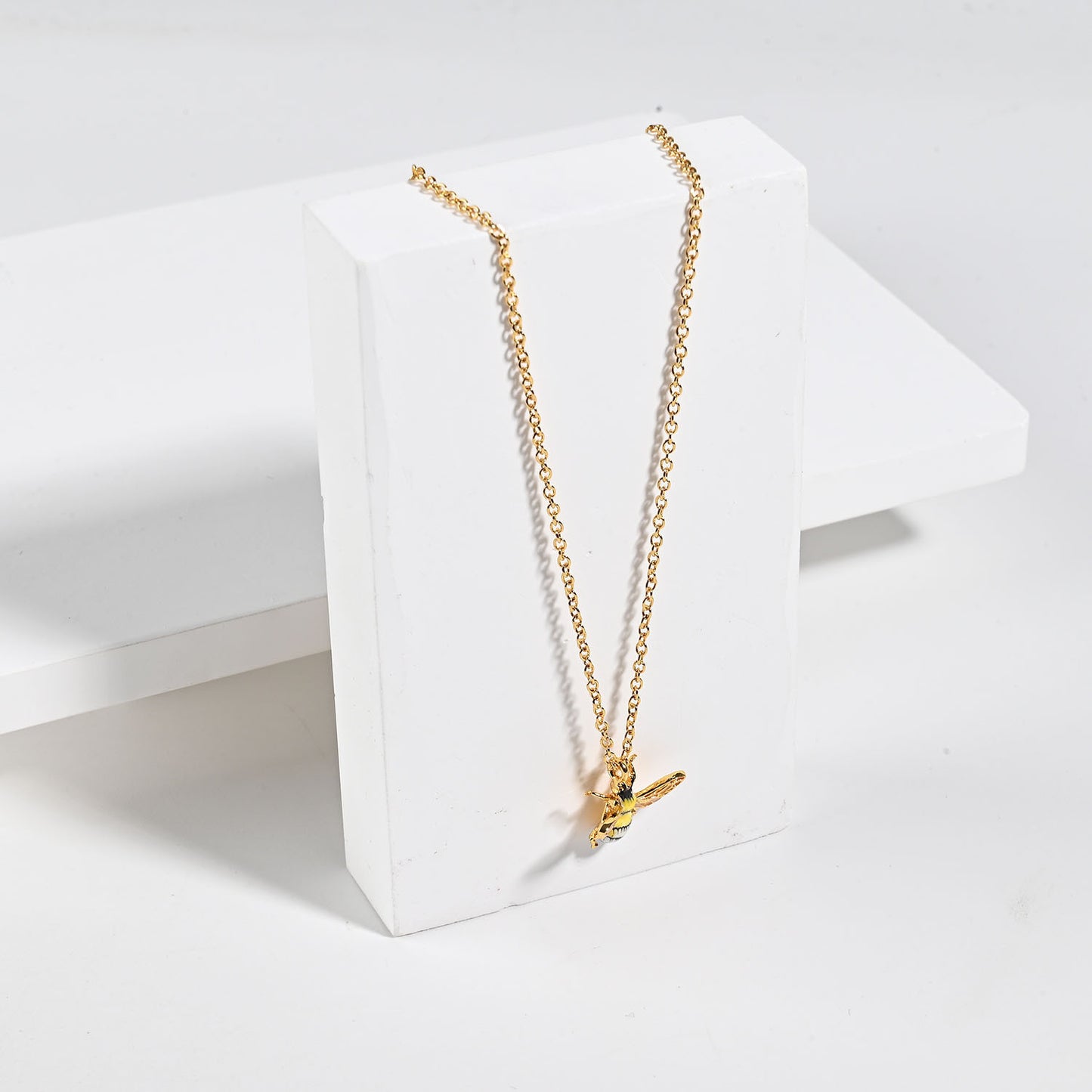 Collier de petites abeilles à fleurs mignonnes