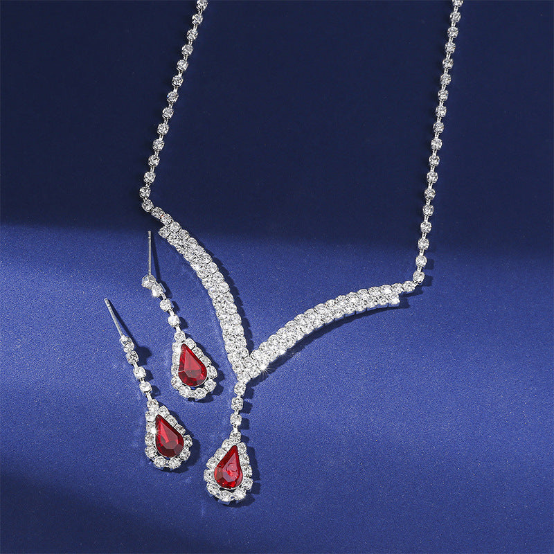Suite de colliers et boucles d'oreilles en strass avec chaîne à griffes exquise